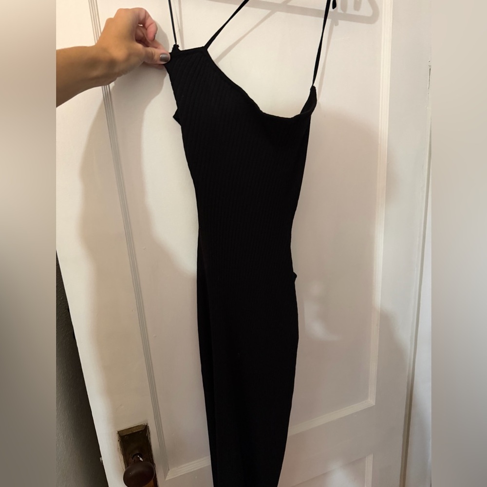 Chic Open back Black Dress - Picture 1 of 5